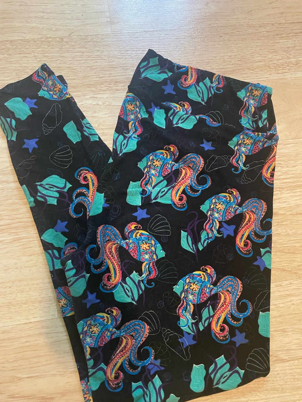 LulaRoe leggings black with fish TC